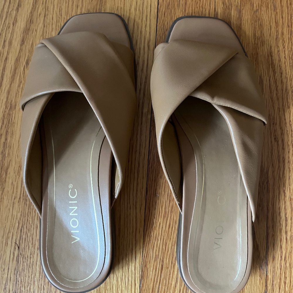 Vionic Tan Slides Size 8